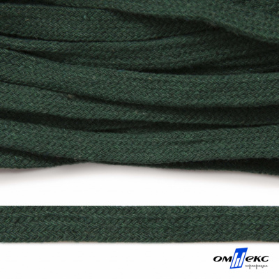 Шнур плетеный d-8 мм плоский, 70% хлопок 30% полиэстер, уп.85+/-1 м, цв.1016-т.зеленый - купить в Уссурийске. Цена: 742.50 руб.